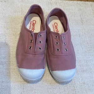 Cienta slip on sneakers size 31
